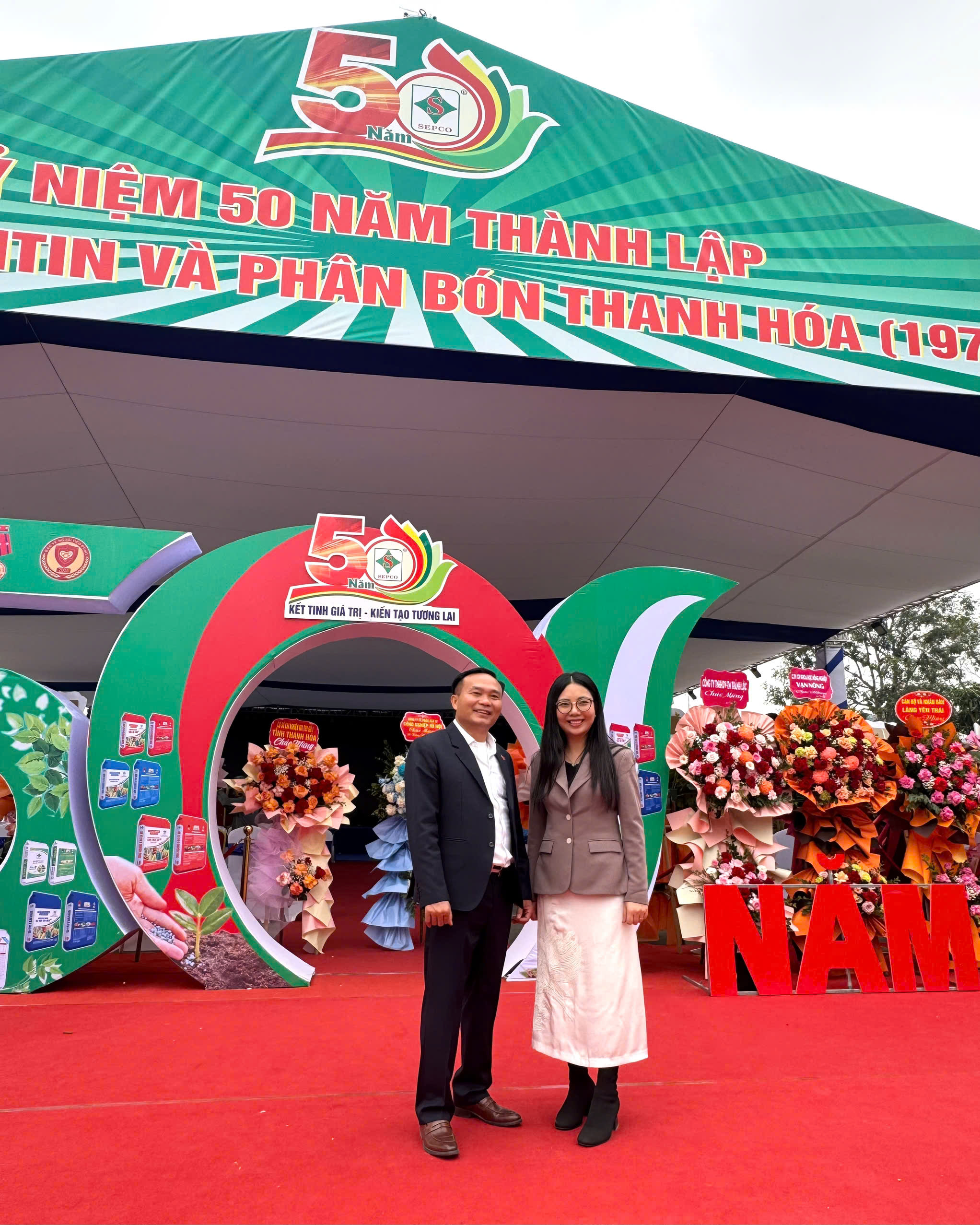 Luật sư Thu – Giám đốc Công ty Luật TNHH MIBI LAW cùng ông Nguyễn Hữu Minh, Giám đốc Công ty Cổ phần SEPCO tại Lễ kỷ niệm 50 năm thành lập SEPCO